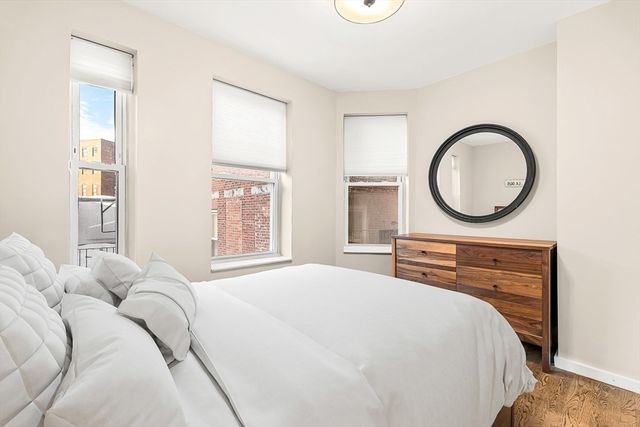 5 Holden Ct 3, Boston, MA 02109