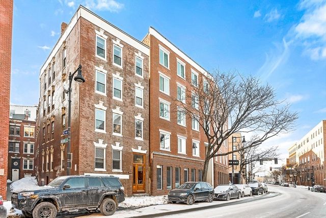 5 Holden Ct 3, Boston, MA 02109