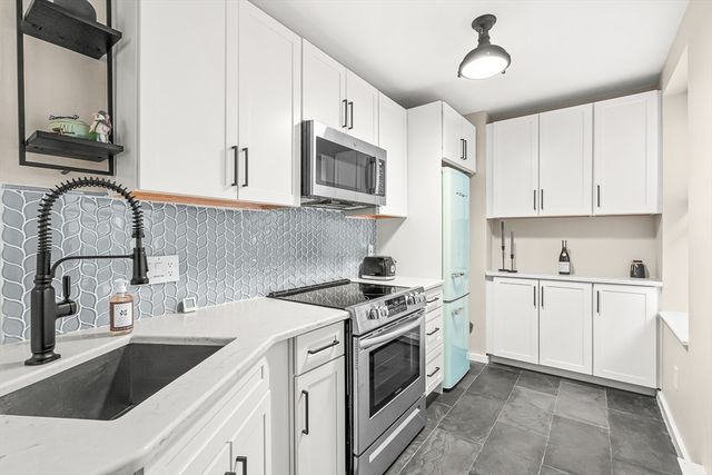 5 Holden Ct 3, Boston, MA 02109