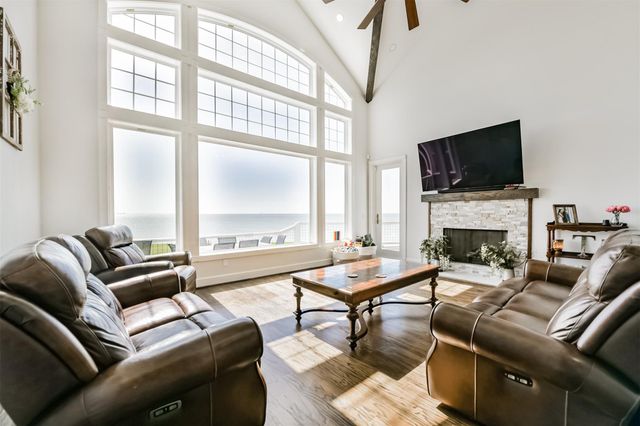605 Quintana Roo Place, Seabrook, TX 77586