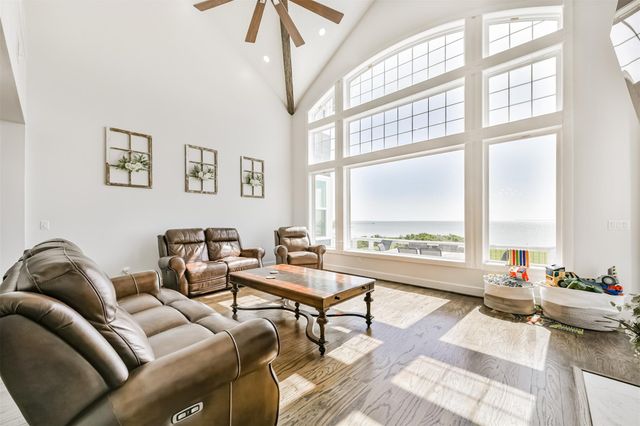 605 Quintana Roo Place, Seabrook, TX 77586