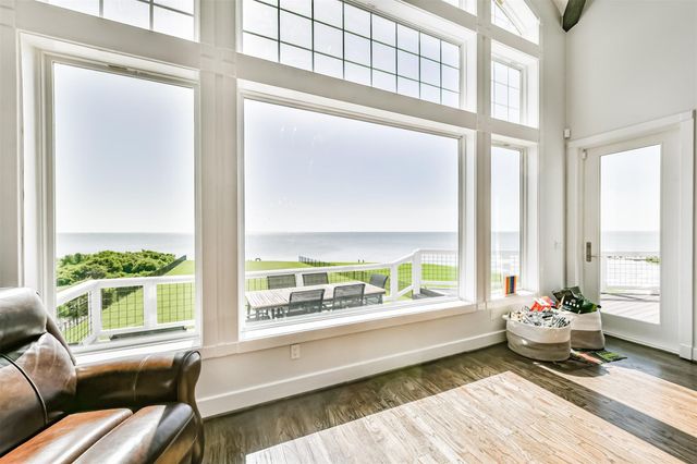 605 Quintana Roo Place, Seabrook, TX 77586