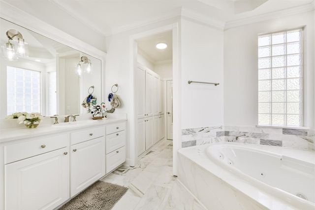 605 Quintana Roo Place, Seabrook, TX 77586
