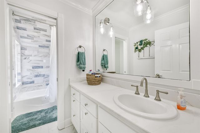 605 Quintana Roo Place, Seabrook, TX 77586