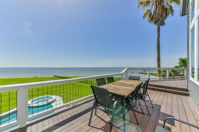 605 Quintana Roo Place, Seabrook, TX 77586