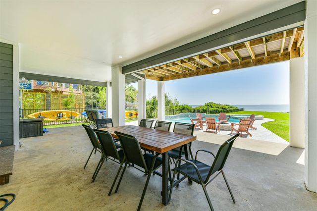 605 Quintana Roo Place, Seabrook, TX 77586