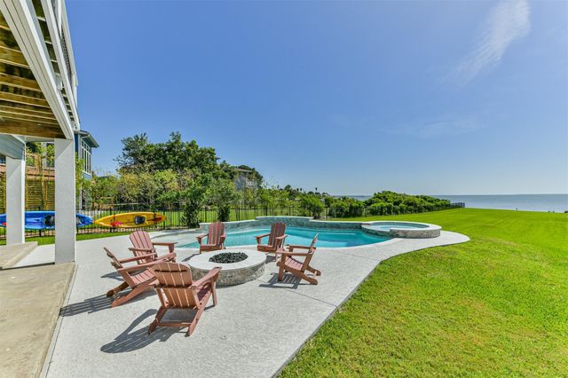 605 Quintana Roo Place, Seabrook, TX 77586
