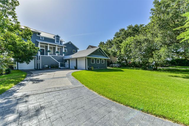 605 Quintana Roo Place, Seabrook, TX 77586