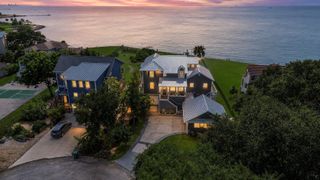 605 Quintana Roo Place, Seabrook, TX 77586