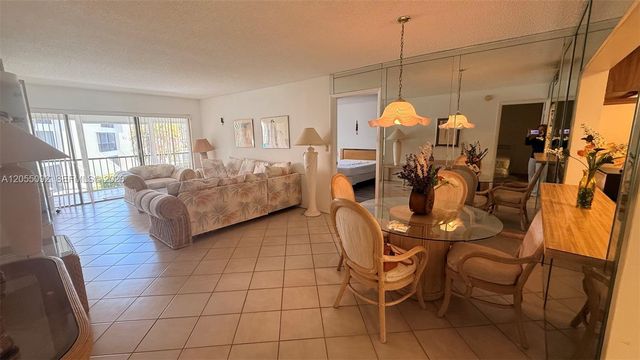 303 Racquet Club Road 206, Weston, FL 33326