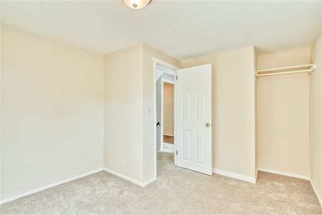 15 Woodneath Cres, East Rochester, NY 14445
