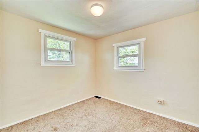 15 Woodneath Cres, East Rochester, NY 14445