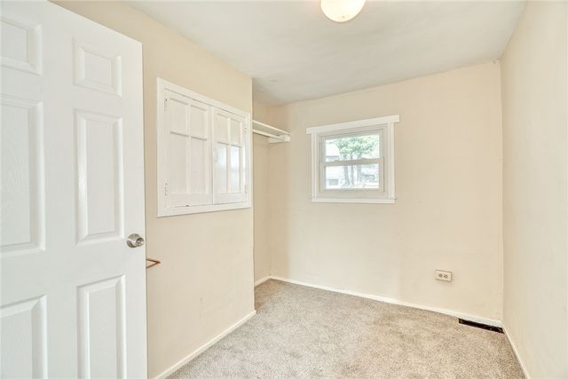 15 Woodneath Cres, East Rochester, NY 14445