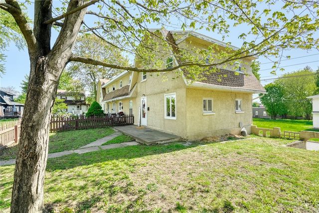 15 Woodneath Cres, East Rochester, NY 14445