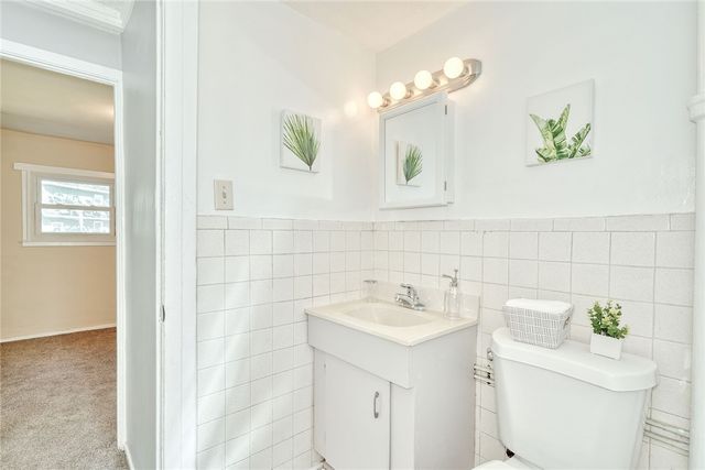 15 Woodneath Cres, East Rochester, NY 14445