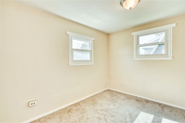 15 Woodneath Cres, East Rochester, NY 14445