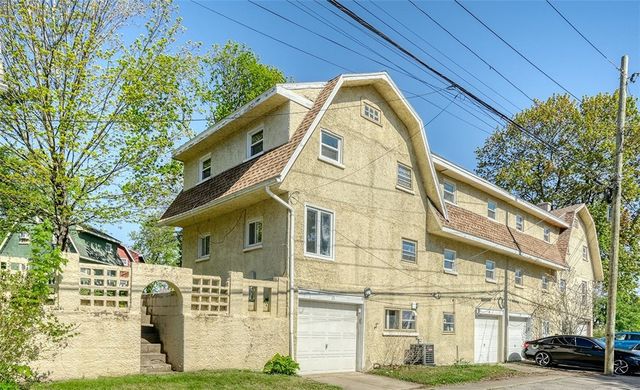 15 Woodneath Cres, East Rochester, NY 14445