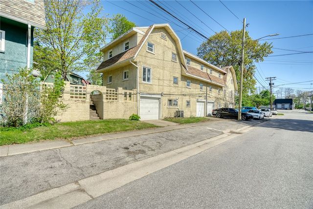 15 Woodneath Cres, East Rochester, NY 14445