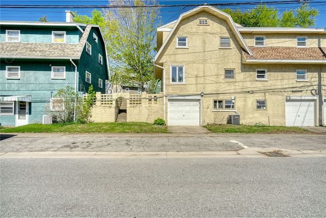 15 Woodneath Cres, East Rochester, NY 14445