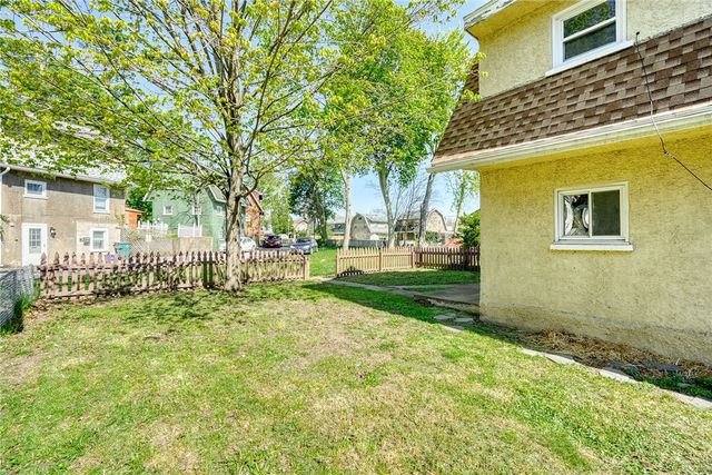 15 Woodneath Cres, East Rochester, NY 14445