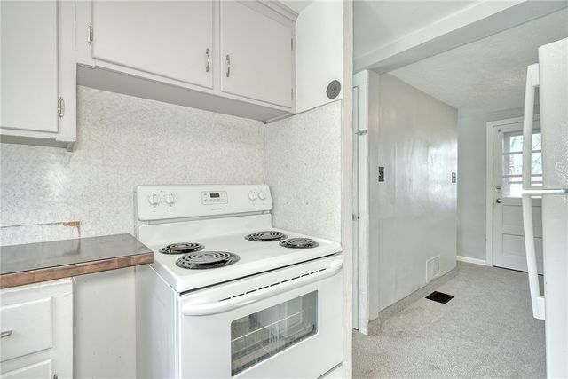 15 Woodneath Cres, East Rochester, NY 14445