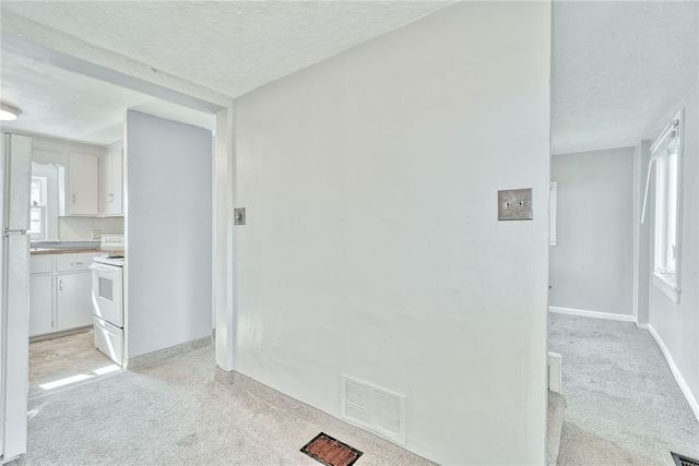 15 Woodneath Cres, East Rochester, NY 14445