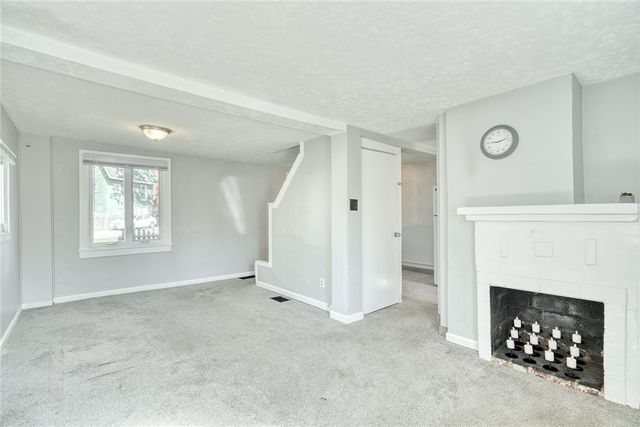 15 Woodneath Cres, East Rochester, NY 14445
