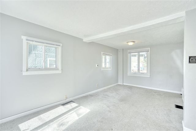 15 Woodneath Cres, East Rochester, NY 14445