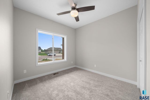 6100 N Seubert Ave, Sioux Falls, SD 57104