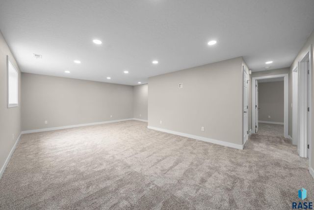 6100 N Seubert Ave, Sioux Falls, SD 57104