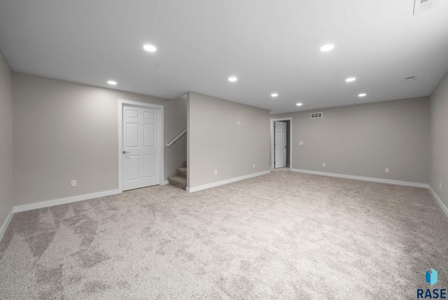 6100 N Seubert Ave, Sioux Falls, SD 57104