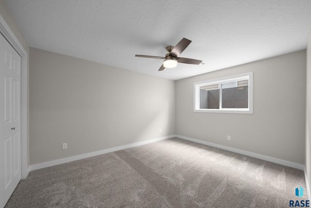 6100 N Seubert Ave, Sioux Falls, SD 57104