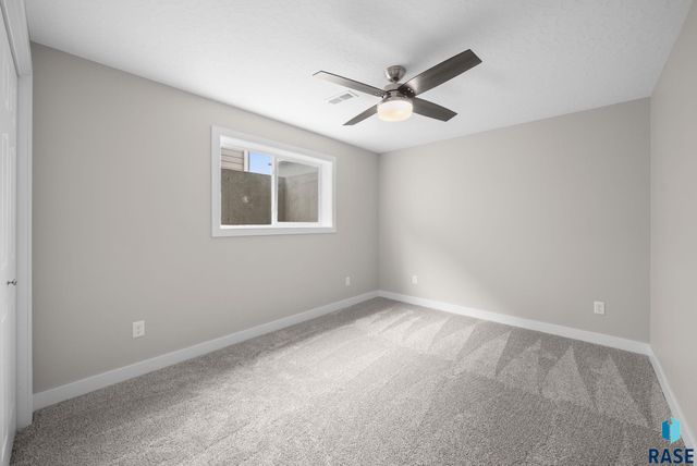 6100 N Seubert Ave, Sioux Falls, SD 57104