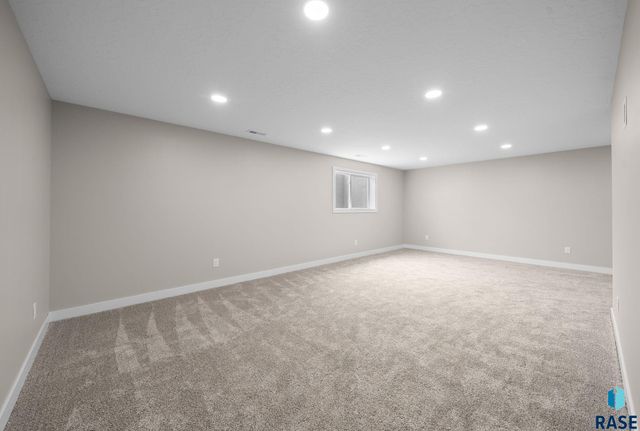 6100 N Seubert Ave, Sioux Falls, SD 57104