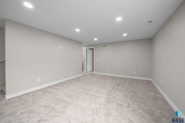 6100 N Seubert Ave, Sioux Falls, SD 57104