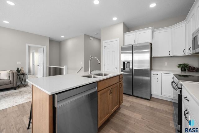 6100 N Seubert Ave, Sioux Falls, SD 57104