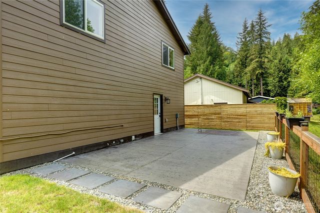 16330 Dogwood Lane, Arlington, WA 98223