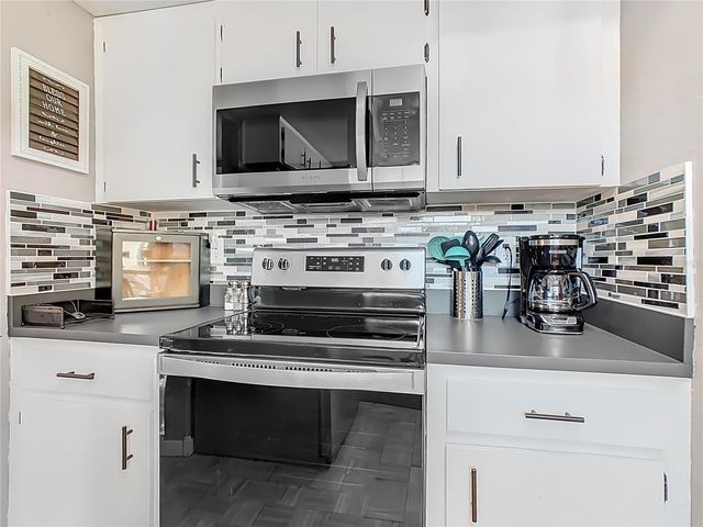 8651 WEE FARMS LANE, Polk City, FL 33868