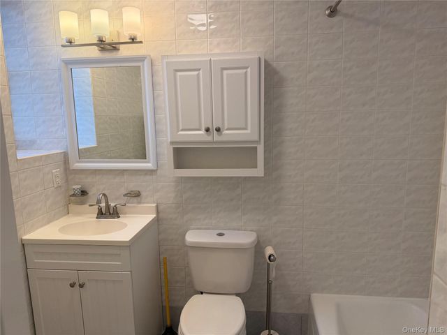 25 W Broadway 104, Long Beach, NY 11561