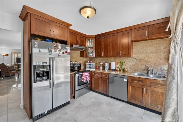 18237 Solano River Court, Fountain Valley, CA 92708