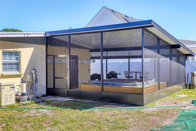 2564 WOOD STREET, Sarasota, FL 34237