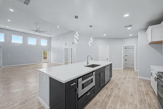 832 E Maddock Road B, Phoenix, AZ 85086