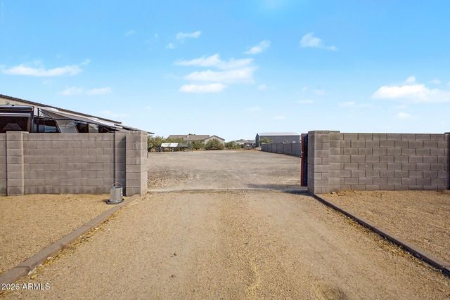 832 E Maddock Road B, Phoenix, AZ 85086