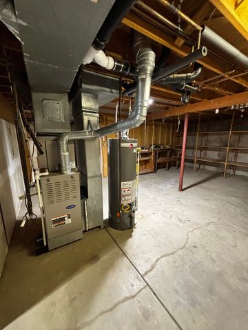 609 Berkshire Dr, Salina, KS 67401