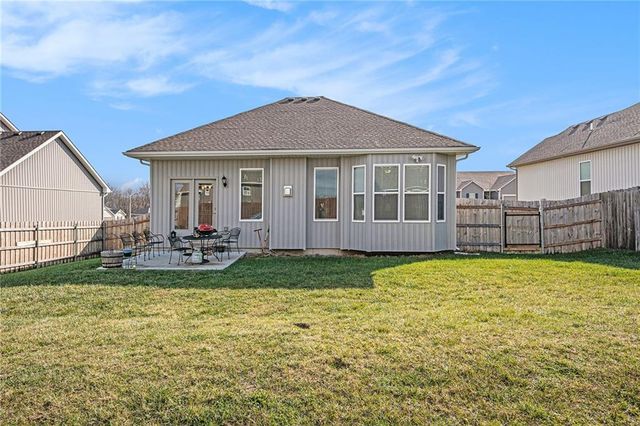 9458 N Lenox Avenue, Kansas City, MO 64154