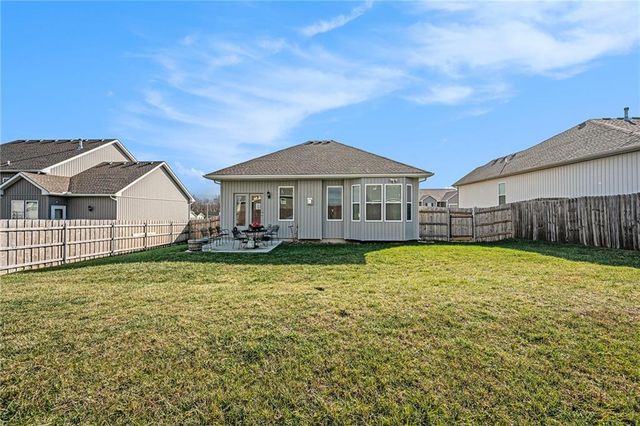 9458 N Lenox Avenue, Kansas City, MO 64154