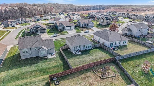 9458 N Lenox Avenue, Kansas City, MO 64154