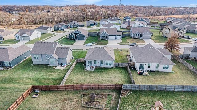 9458 N Lenox Avenue, Kansas City, MO 64154