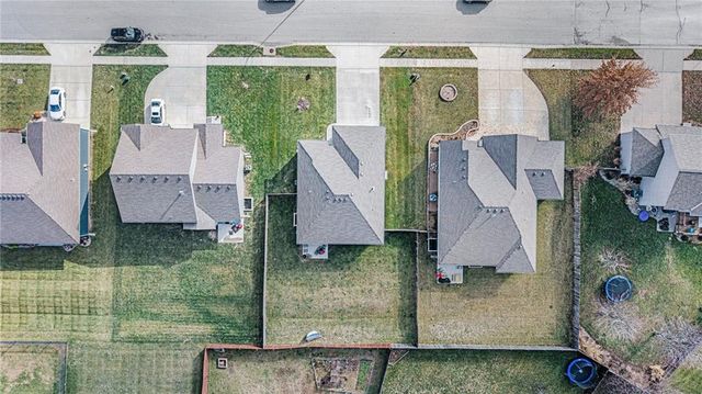 9458 N Lenox Avenue, Kansas City, MO 64154