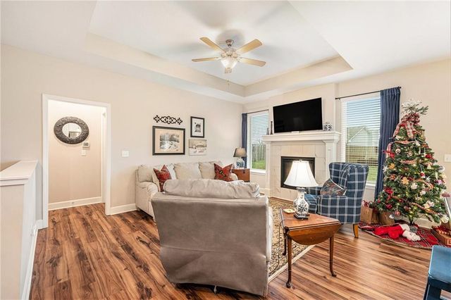 9458 N Lenox Avenue, Kansas City, MO 64154